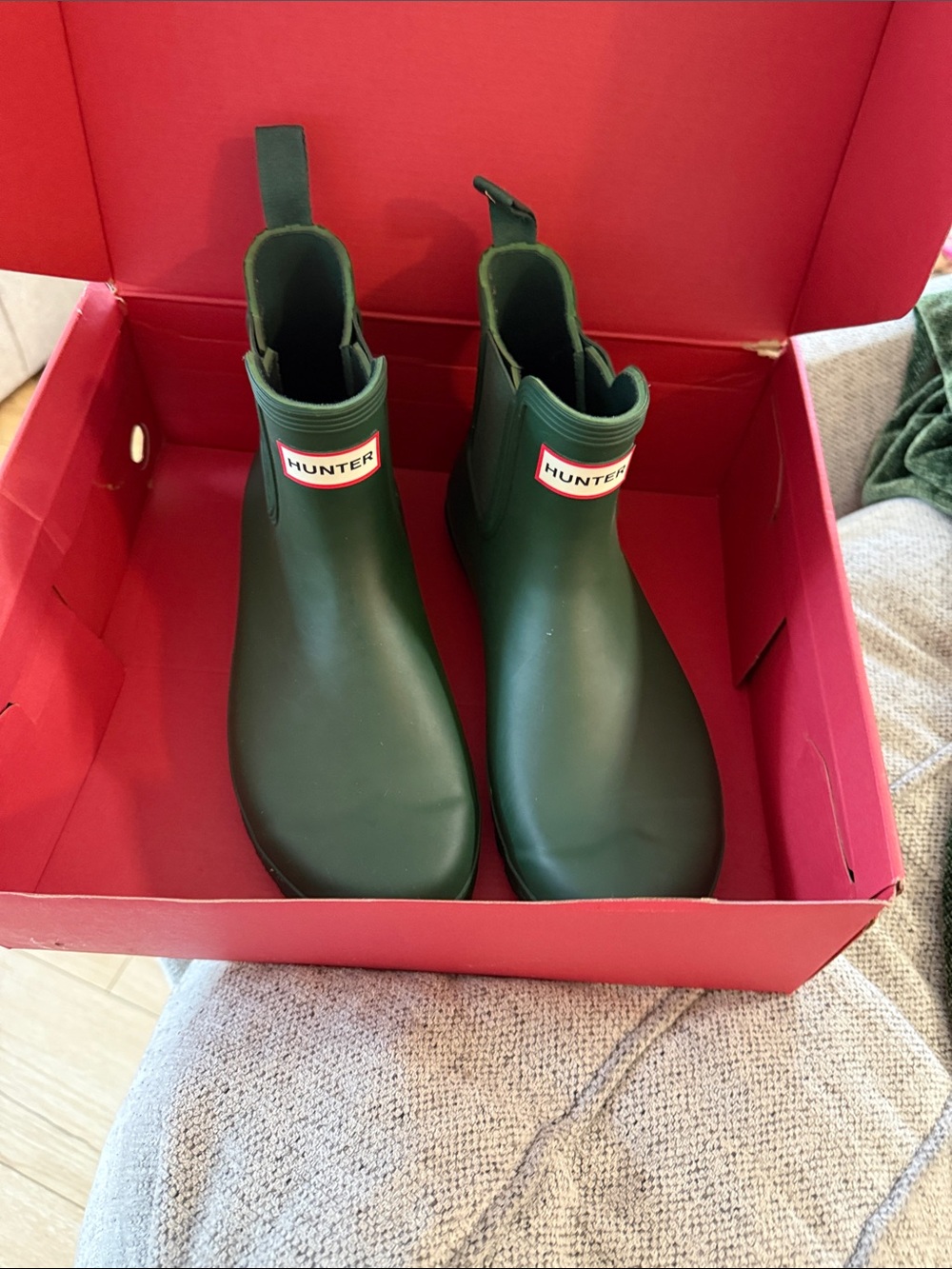 Hunter Women’s Forest Green Chelsea Rain Boots